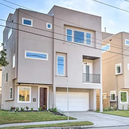 Modern And Spacious Houston Home - Pets Welcome!